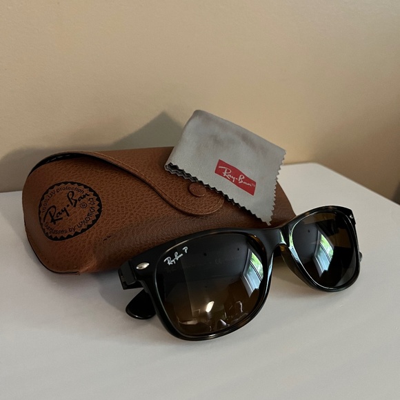 Ray-ban Polarized Wayfarer Sunglasses - Picture 1 of 3